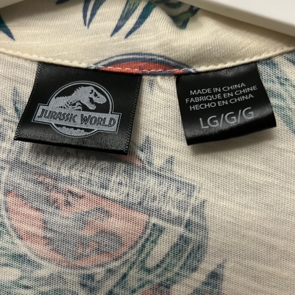 Men’s size large Jurassic World button up, dress shirt - Picture 3 of 7